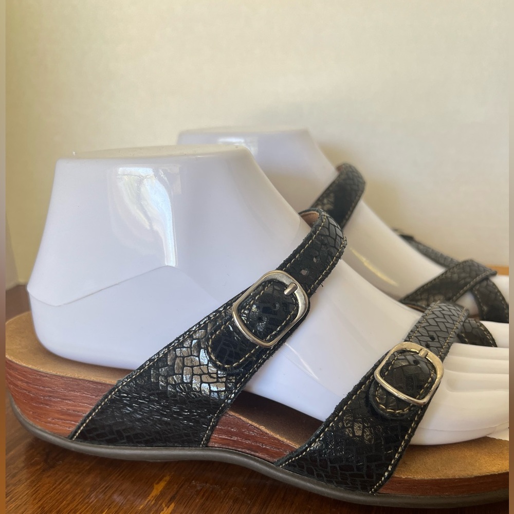 SAS Shelly Black Snake Embossed Leather Toe Loop Sandals Comfort Arch Support 9 - Picture 3 of 9